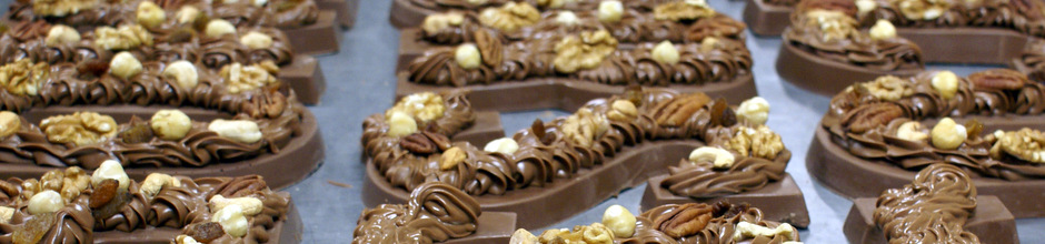 Chocolade is niet meer weg te denken in de bakkerij. Van luxe bonbons tot een grote Abraham of Sara